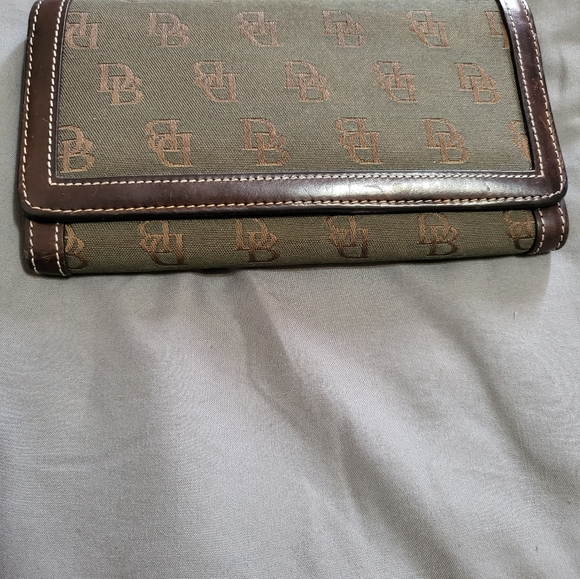 Dooney  Burke wallet - Picture 1 of 4